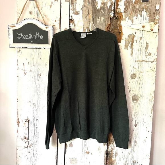 Field Gear 100% Merino Wool Gray/Green V Neck Sweater Business Casual FLAW - Picture 1 of 5